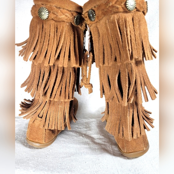 Genuine Leather Minnetonka 3-tiered Fringe Moccasin Boots - Picture 3 of 4